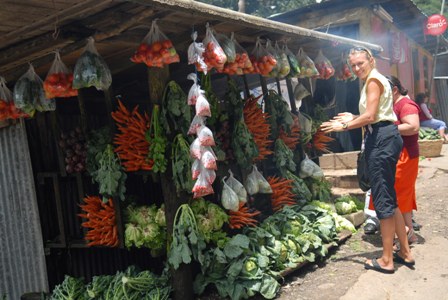 Gemüseeinkauf am Strassenrand, Nicaragua