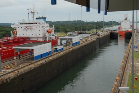 ...auf zur nächsten Schleuse im Panama Kanal...